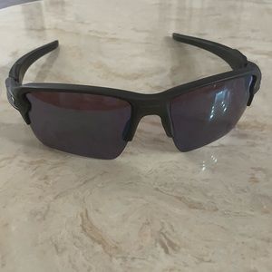 Never worn new Oakley sunglasses